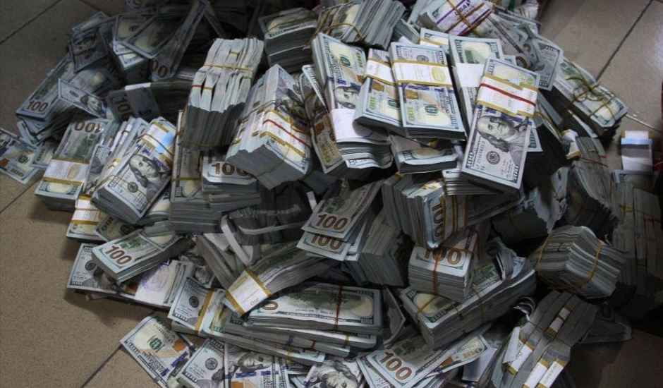 Grabiten rreth 1 milionë dollarë në shtëpinë e presidentit