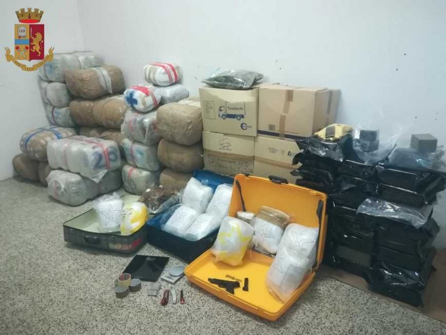 FOTO/Kapet 2 mln euro drogë e fshehur në garazh, arrestohet shqiptari