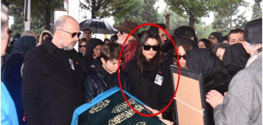 Aktorja turke i jep lamtumirën e fundit njeriut më të dashur