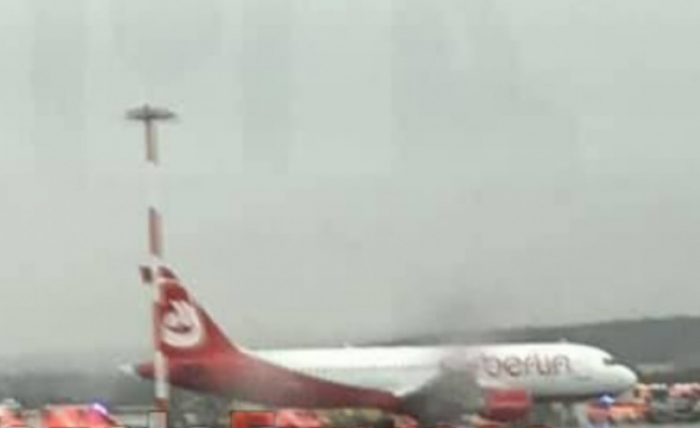 FOTO/ Merr flakë avioni me shqiptarë, piloti bën ulje të detyruar