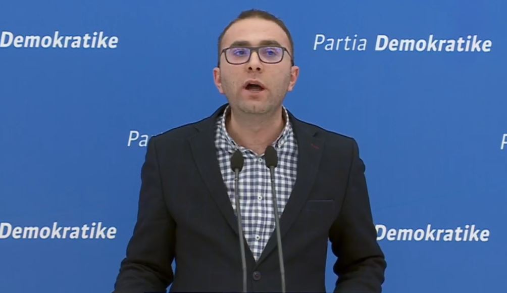 VIDEO/PD: Dekani i Fakultetit të Drejtësisë, shërbëtori i Ramës, kërcënon studentët