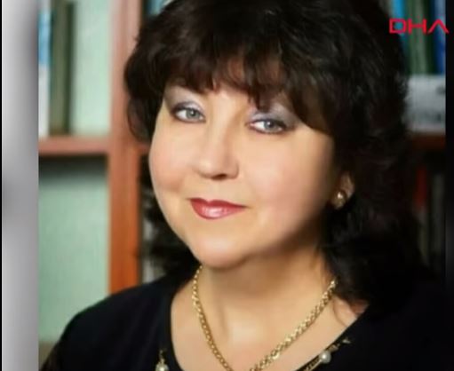 VIDEO/Tronditet publiku, këngëtarja humb jetën në skenë