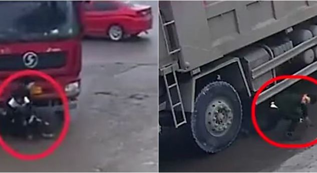 VIDEO/Të rinjtë i shkel kamioni, por shpëtojnë mrekullisht