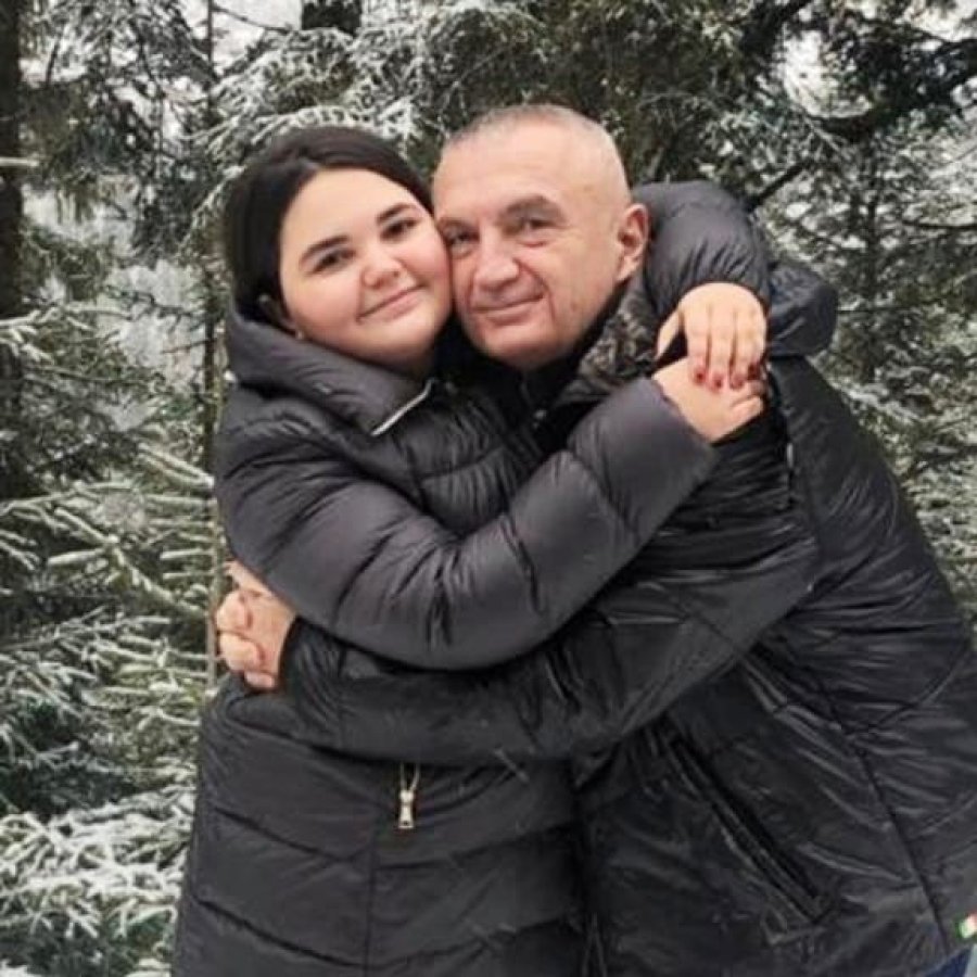 FOTO/ President Meta dhe Era ju urojnë fundjavë të mbarë