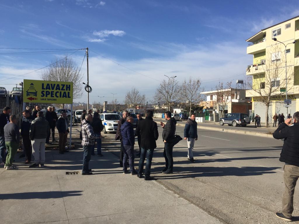Banorët e Kënetës në protestë pas aksidentit tragjik