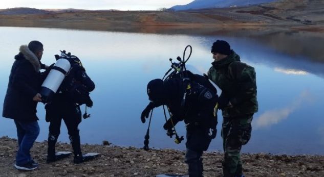 U mbyt teksa peshkonte në Drin, polumbarët nisin kërkimet për trupin e 50 vjeçarit