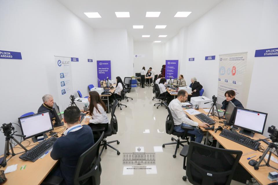 Shtyhet afati i letërnjoftimeve që skadojnë në 2019