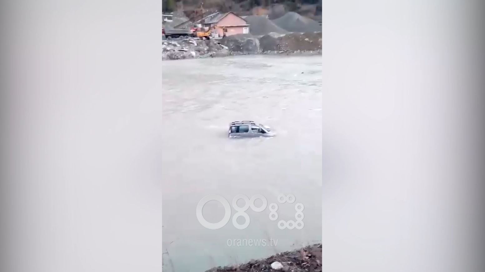 Automjeti me çiftin përfundon në ujërat e rrëmbyeshme të Osumit