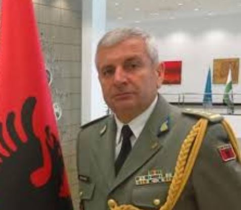 Presidenti Meta firmos dekretin, jep gradën e rëndësishme