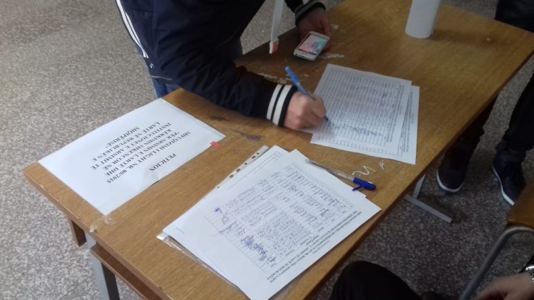 FOTO/Ligji i Arsimit të Lartë, studentët ndërmarrin nismën e re për ta rrëzuar