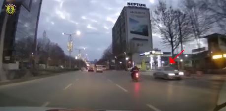 VIDEO/Shoferët ‘të pabindur’, policia nxjerr pamjet ku shkelin rregullat