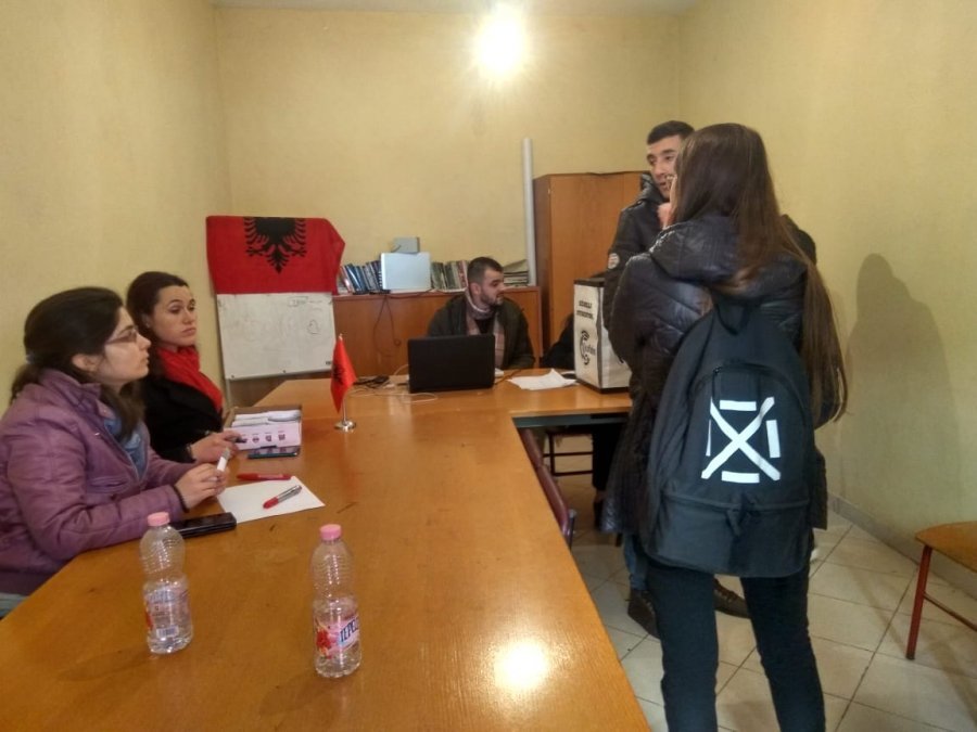 FOTO/ Fakulteti i Shkencave të Natyrës pro bojkotit! Ja rezultatet pas votimeve