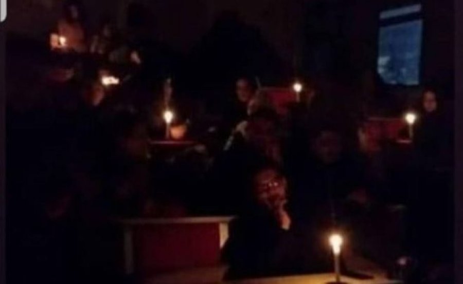 VIDEO/ Skandal tek Fakulteti Ekonomik, OSHEE ju fik dritat studentëve kur po bënin mbledhje