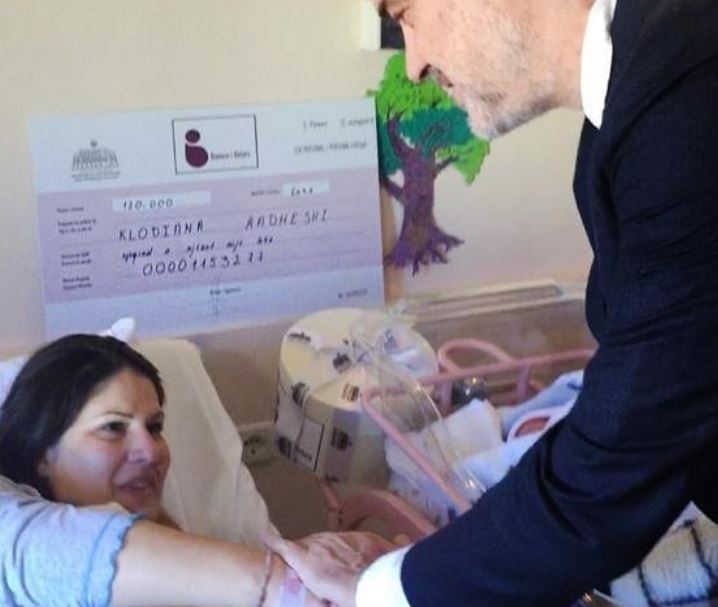 ‘Fiks si me porosi’…Rama nxiton që në mëngjes për në maternitet