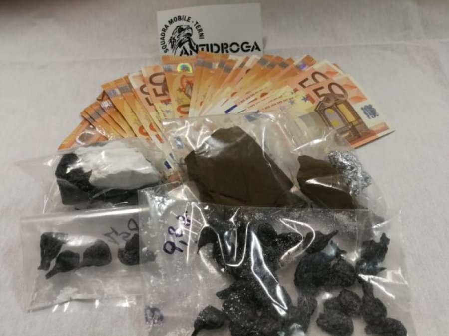 Arrestohet tregtari shqiptar, e kishte kthyer shtëpinë në market kokaine