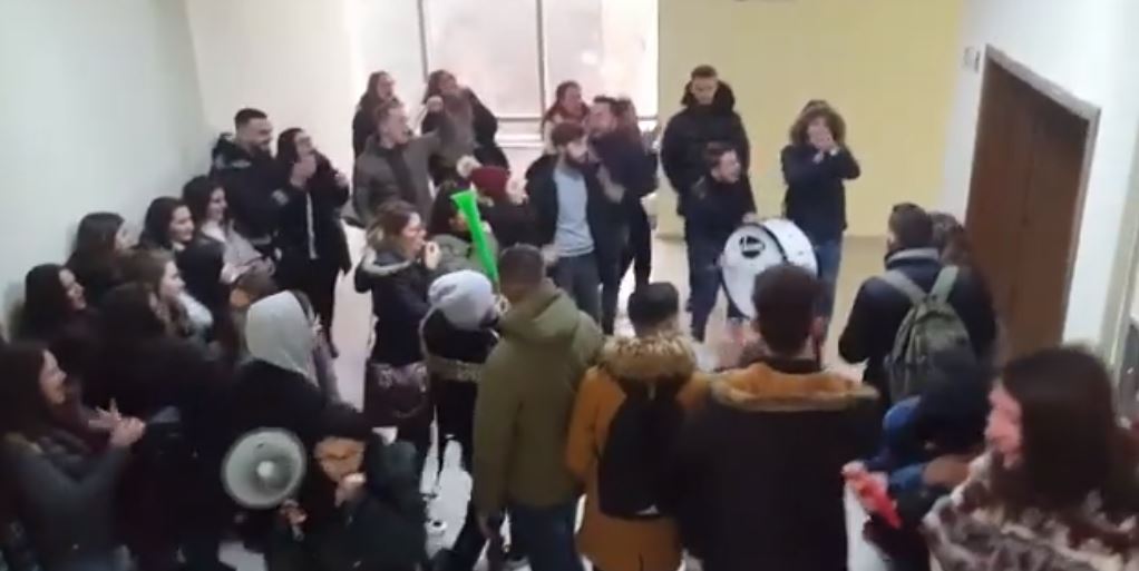 VIDEO/’Bojkotoni mësimin’, çfarë ndodh sot me protestën e studentëve