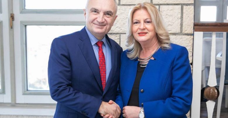 Edita Tahiri takon Metën: Ndryshimi i kufijve, skenar i rrezikshëm