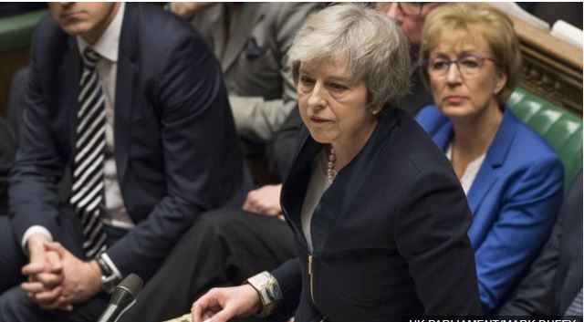 Qeveria May e paaftë? Çështja ‘Brexit’ vë në rrezik sërish kryeministren