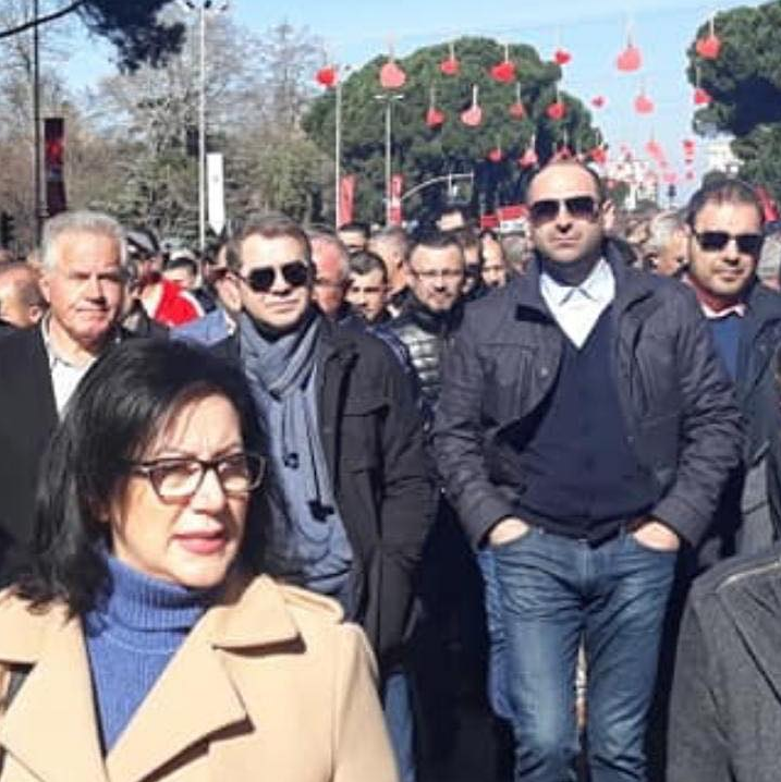 Shkarkimet në bashki, Idrizi-Veliajt: Je qesharak, është shpejt të sillesh si Kryeministër