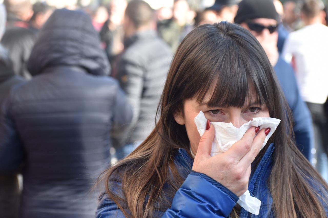 FOTO/ Gazsjellës përballë rinisë protestuese