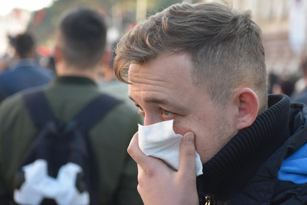 FOTO/ Gazsjellës përballë rinisë protestuese