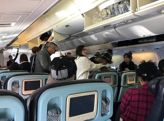 FOTO/ Dëshmia e pasagjerit: Kabina e avionit u mbush me tym, pilotët na shpëtuan