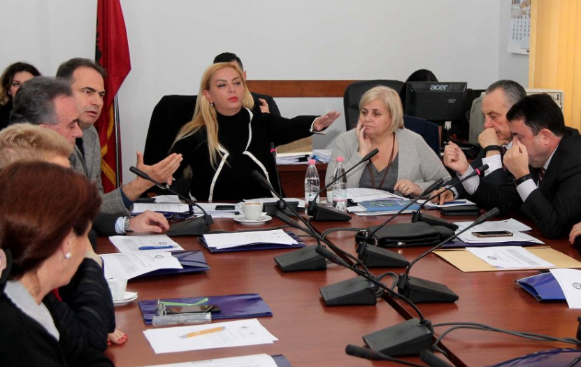 Protesta e pedagogëve, Komisioni i Medias hap dyert për diskutimin e ligjit të Arsimit