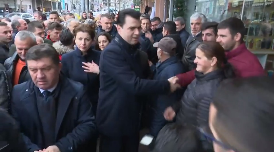 Basha në Lezhë, prezanton planin e detajuar ekonomik për uljen e taksave