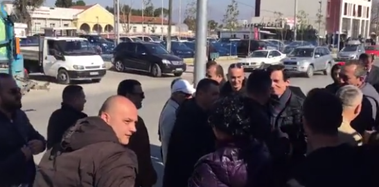 Rikthehen arrestimet në Astir, policia shoqëron banorin protestues