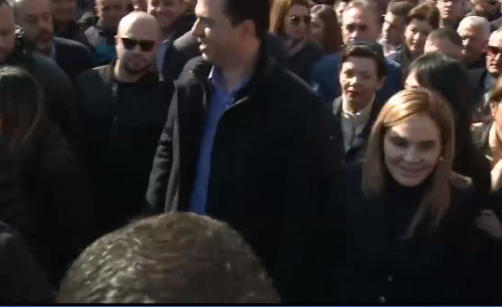 VIDEO/Basha dhe Kryemadhi u bashkohen protestuesve: Sot bëjmë realitet djegien e mandateve