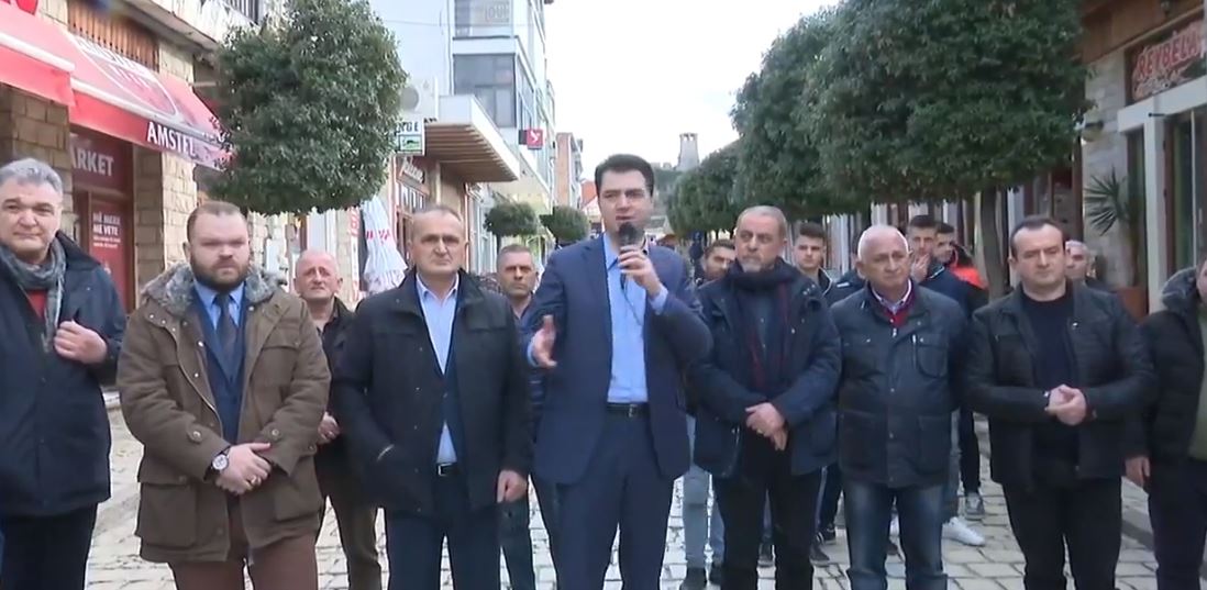 VIDEO/’Në Krujë nuk pashë një turist’, Basha takon qytetarët: I kemi zgjidhjet për ju