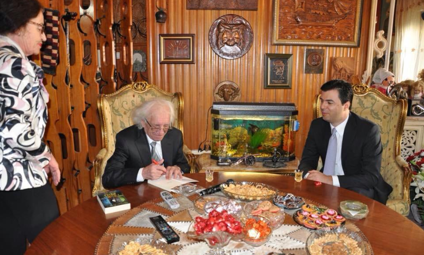 ‘Pas çdo burri të  madh qëndron një grua e madhe’, mesazhi i ndjerë i Bashës për Sadije Agollin