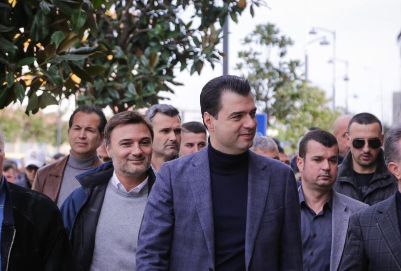 Basha me studentët: Mos kini frikë, nuk do e humbisni vitin shkollor