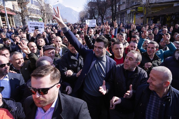 FOTO & VIDEO/ Basha në Kukës, gjimnazisti: Duam rikthimin e universitetit