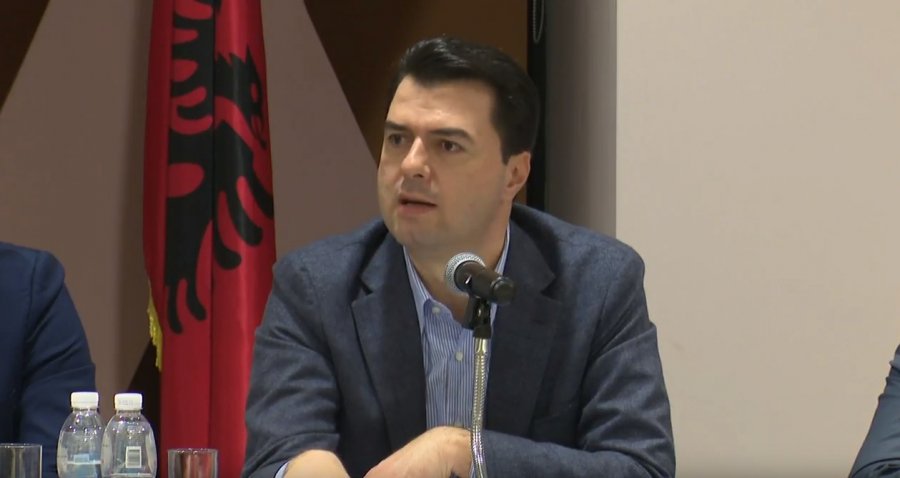 Basha takim me studentë e pedagogë në Vlorë: Problemi është ligji i Arsimit të Lartë