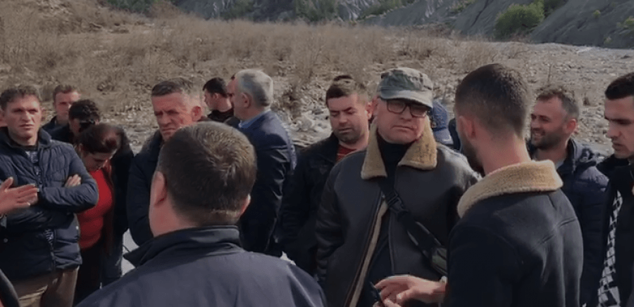 VIDEO/ Banorët e Zall Bastarit në protestë, kërkojnë urën që u premtoi Veliaj