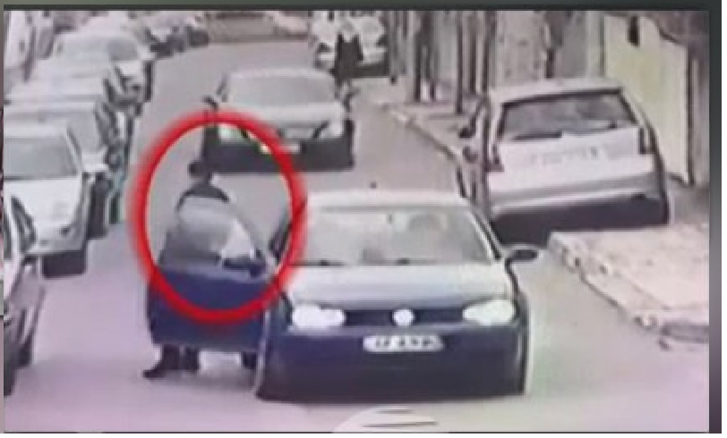 VIDEO +18/ Ky është momenti i ekzekutimit me 14 plumba i ish-policit Arben Bilali