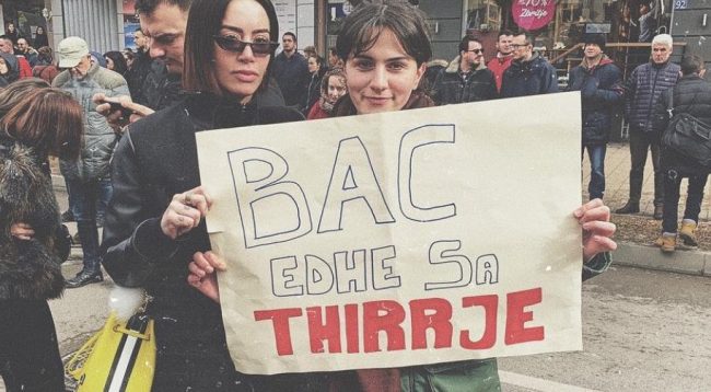 Përdhunimi i 16-vjeçares, këngëtarja shqiptare fton ndjekësit për protestë