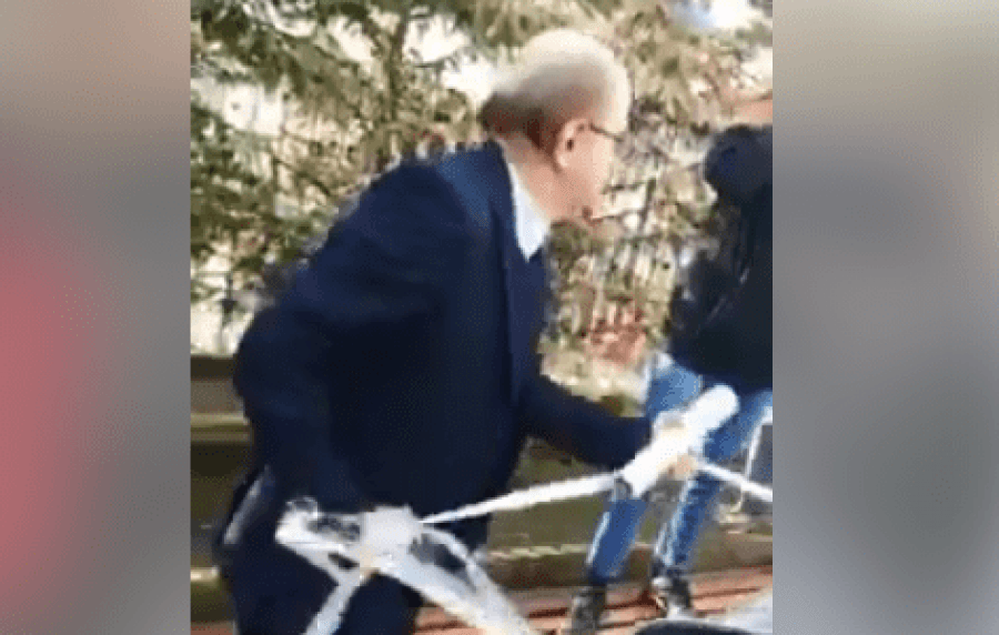 VIDEO/ Shikoni çfarë i punojnë studentët dekanit që i doli kundër protestës