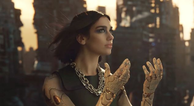 “Rri ti Dua, këta tanët i bëjnë për 3 ditë 10 milionë”, Vedati thumbon këngëtarët shqiptarë