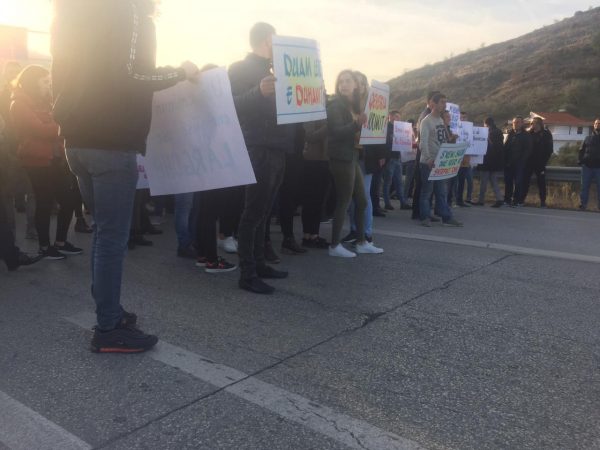 VIDEO/ Elbasan dhe Berat, opozita protesta kundër qeverisë