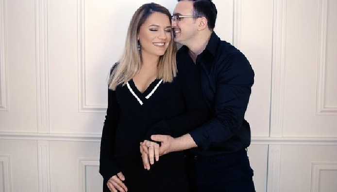 Eno Popi shpërngulet në Amerikë? Moderatori tregon për të ardhmen e familjes së tij