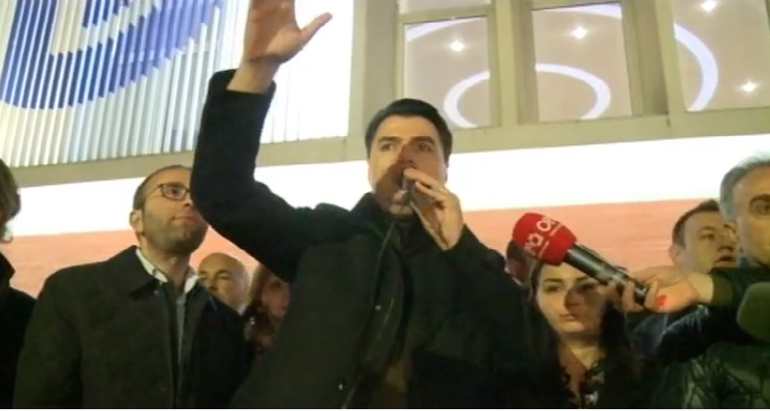 VIDEO/ Basha: Shqiptarët janë Zoti i vendit , sot s’ka as qeveri, as kuvend as polici