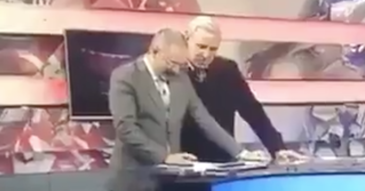 VIDEO/Prezantuesit kapen duke folur për gjoksin e gazetares në studio