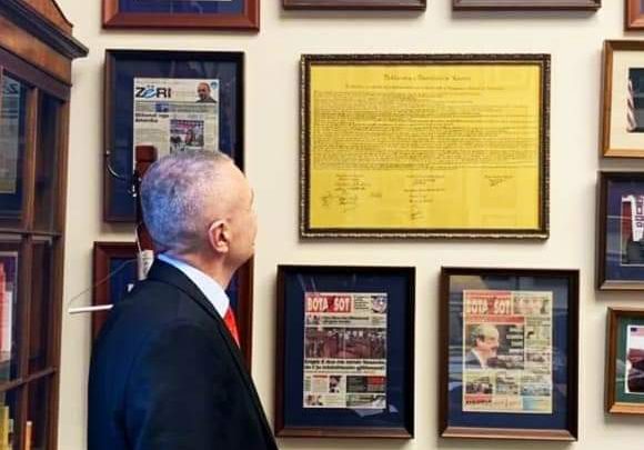 FOTO/11-vjetori i Pavarësisë së Kosovës, Meta ndan kujtimin e veçantë