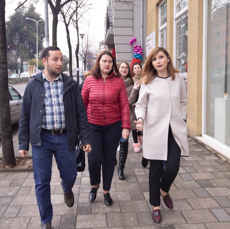 FOTO/Deputetja viziton bizneset: Kurrë s’e kam vërejtur këtë pesimizëm