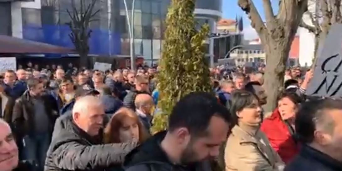 VIDEO/Korça në protestë, qytetarët: Qeveria na braktisi, nuk mbajti asnjë premtim