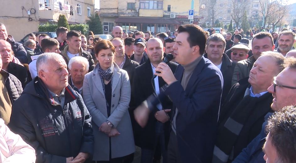 VIDEO/’Kanë marrë peng’, Basha thirrje nga Mirdita: T’i japim fund këtij grushti shteti nga kriminelët