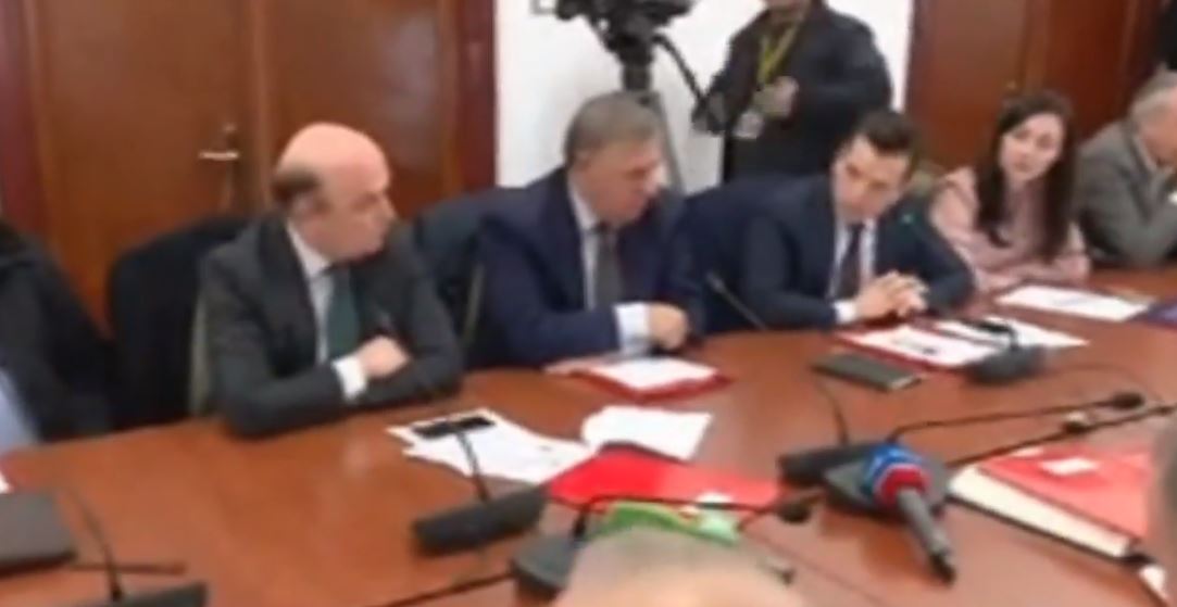 VIDEO/Deputeti i PD zë ngushtë zv.ministren, zbulon koncesionin e ri që do të jepet