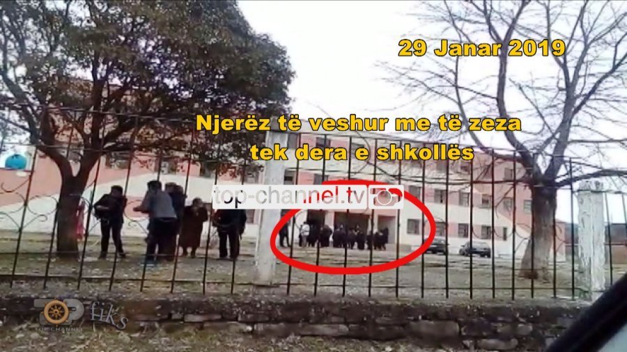 Skandali, shkolla në Gramsh kthehet në ambient dasmash dhe vdekjesh